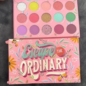 Kara Duo Escape the Ordinary Eyeshadow Palette New